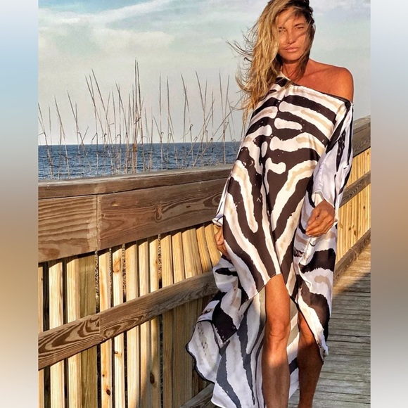 Luxurious kaftan . Elegant yet Sexy. Soft with excellent flow. - Picture 1 of 2